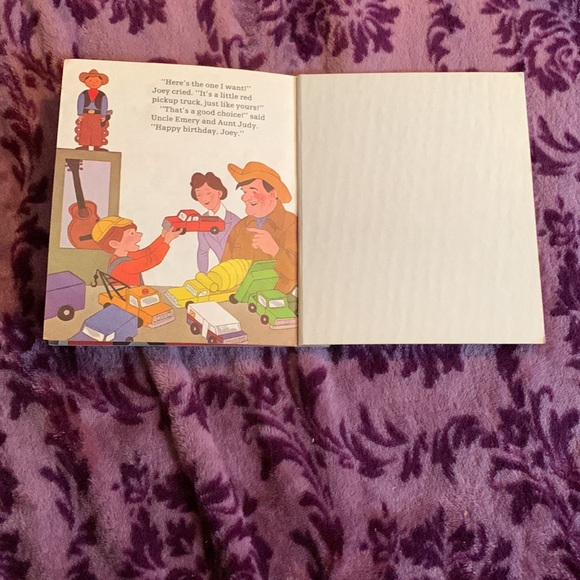 Little Golden Book, “A visit to the children’s zoo” and “What kind of truck?” - Picture 10 of 11